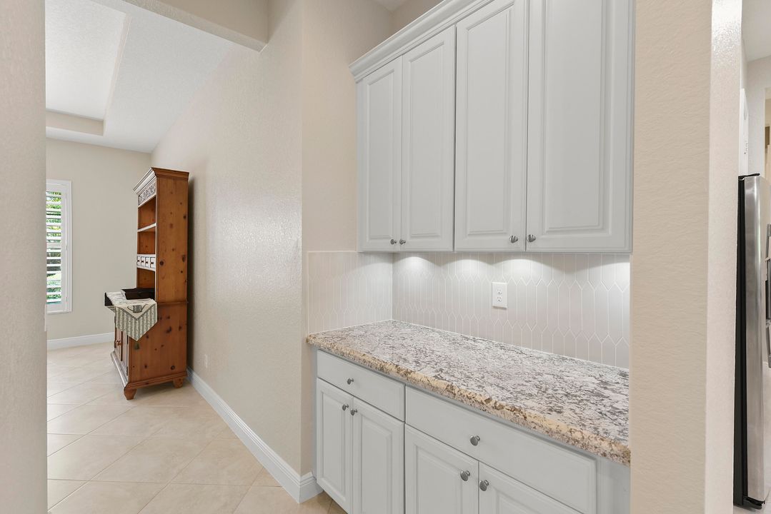 En Venta: $889,000 (4 camas, 4 baños, 3911 Pies cuadrados)