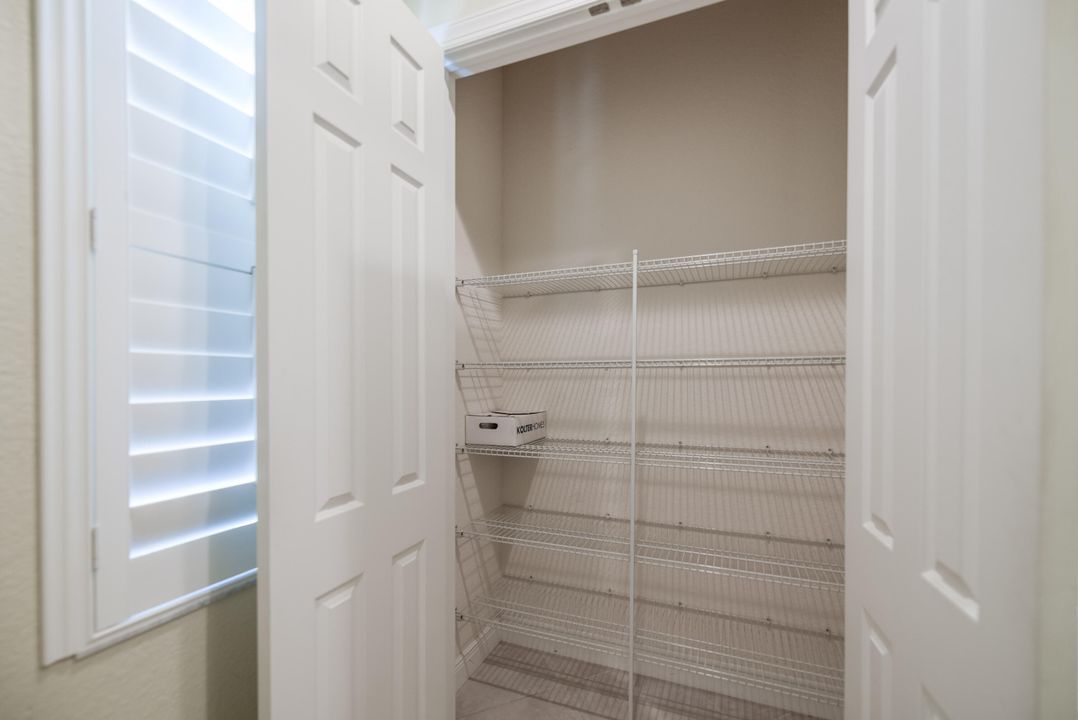 En Venta: $889,000 (4 camas, 4 baños, 3911 Pies cuadrados)