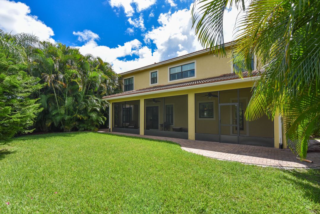 En Venta: $889,000 (4 camas, 4 baños, 3911 Pies cuadrados)