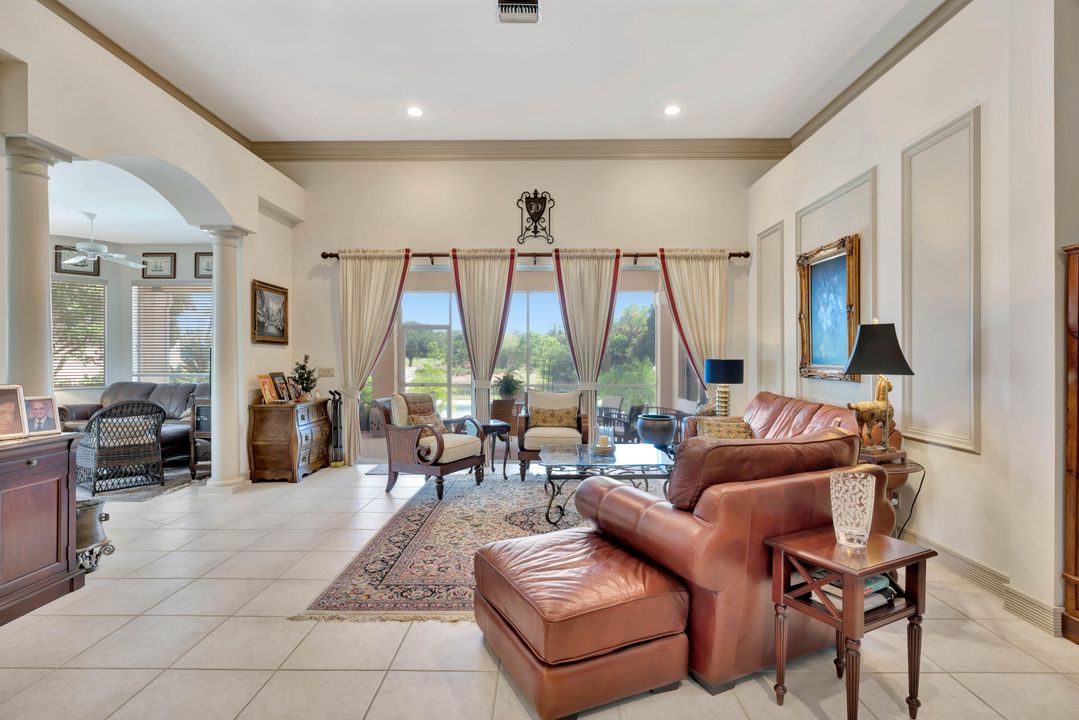 Activo con contrato: $2,100,000 (3 camas, 3 baños, 2631 Pies cuadrados)