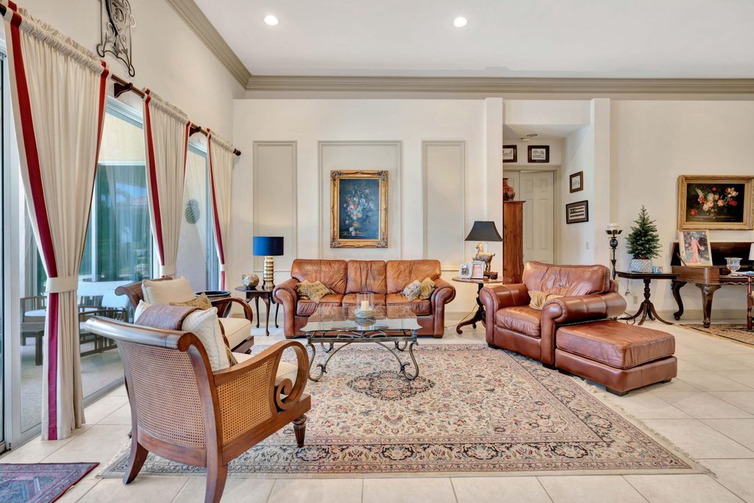 Activo con contrato: $2,100,000 (3 camas, 3 baños, 2631 Pies cuadrados)