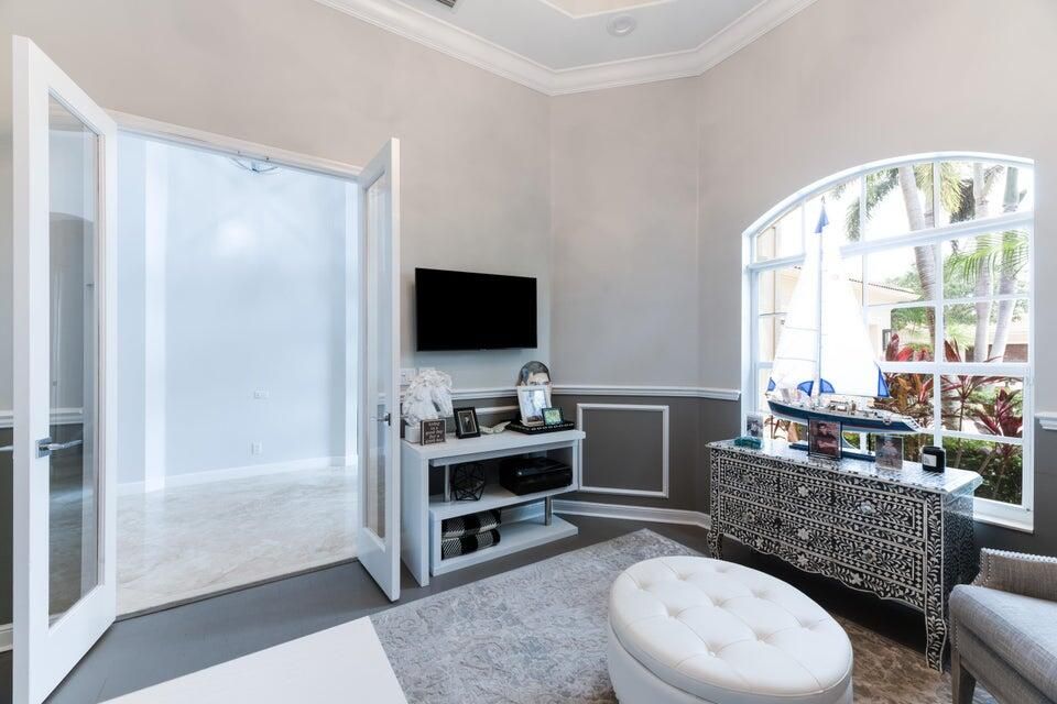 Под контрактом: $2,450,000 (4 спален, 3 ванн, 3319 Квадратных фут)