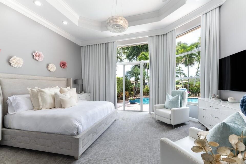 Под контрактом: $2,450,000 (4 спален, 3 ванн, 3319 Квадратных фут)