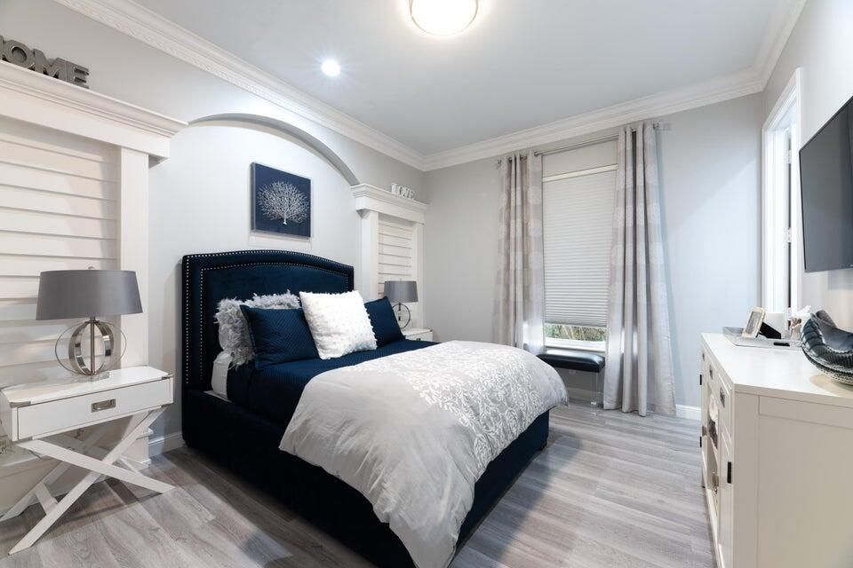 Под контрактом: $2,450,000 (4 спален, 3 ванн, 3319 Квадратных фут)