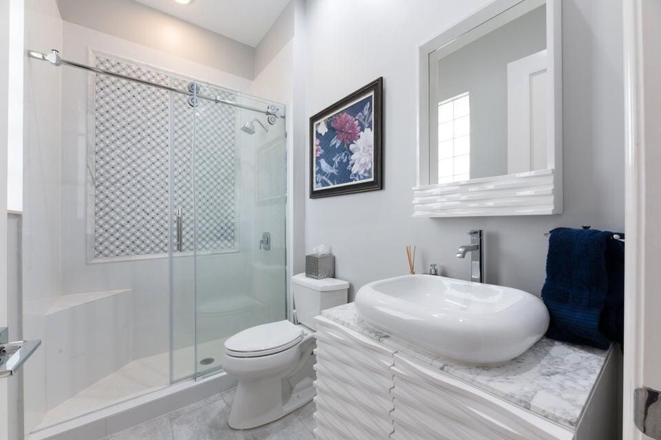 Под контрактом: $2,450,000 (4 спален, 3 ванн, 3319 Квадратных фут)