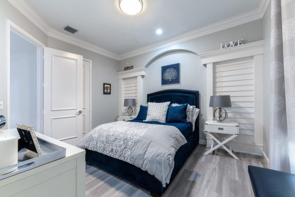 Под контрактом: $2,450,000 (4 спален, 3 ванн, 3319 Квадратных фут)