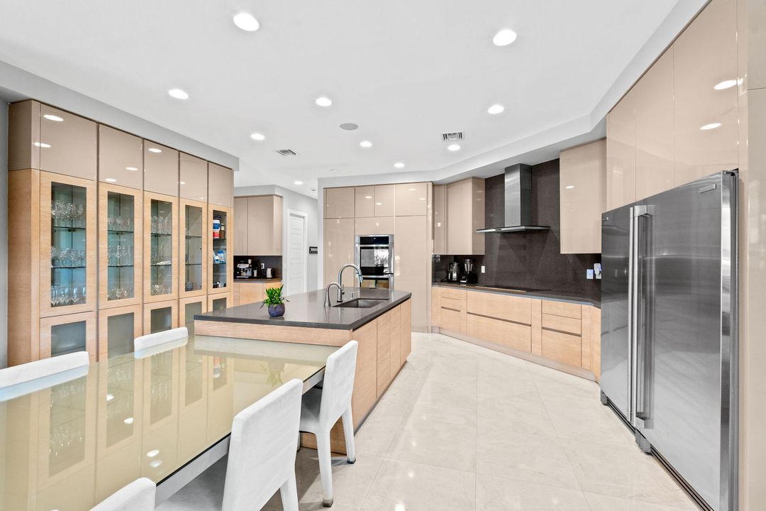 For Sale: $8,500,000 (9 beds, 10 baths, 8814 Square Feet)