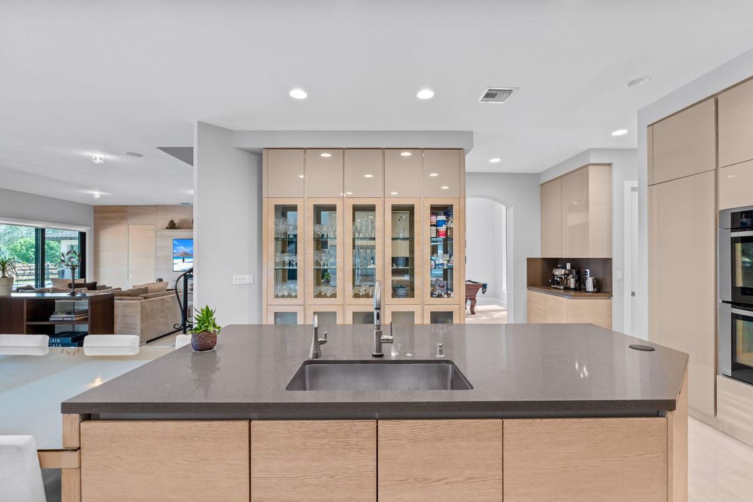 For Sale: $8,500,000 (9 beds, 10 baths, 8814 Square Feet)