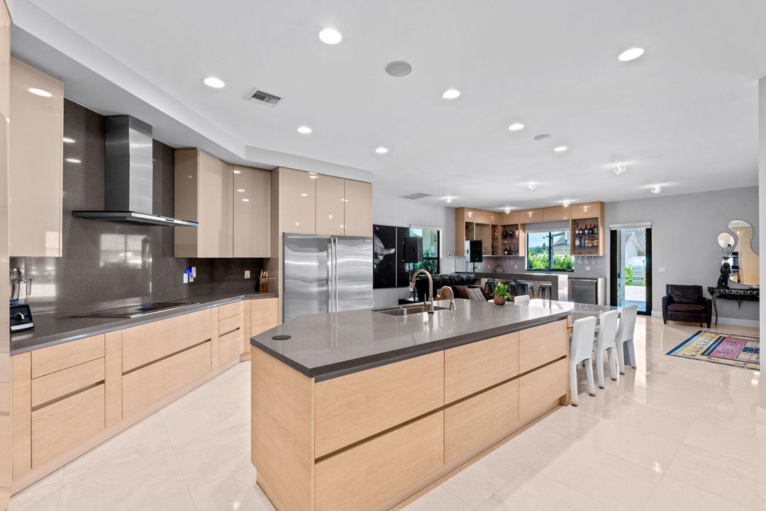 For Sale: $8,500,000 (9 beds, 10 baths, 8814 Square Feet)