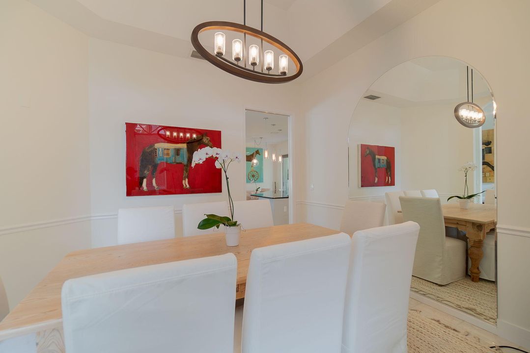 合同活跃: $17,000 (4 贝兹, 3 浴室, 2696 平方英尺)