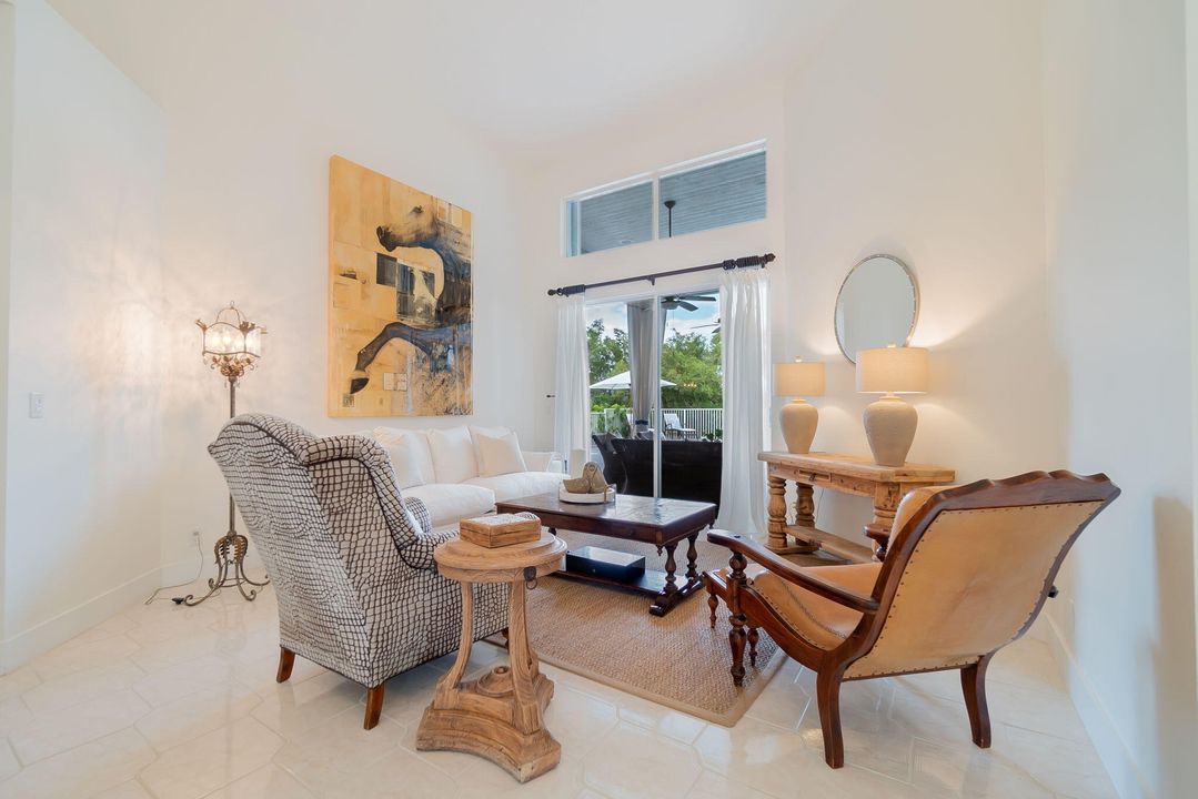 合同活跃: $17,000 (4 贝兹, 3 浴室, 2696 平方英尺)