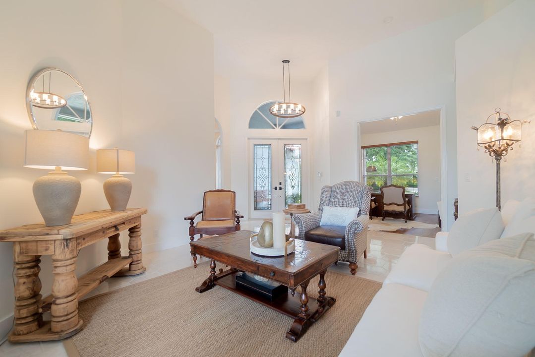 合同活跃: $17,000 (4 贝兹, 3 浴室, 2696 平方英尺)