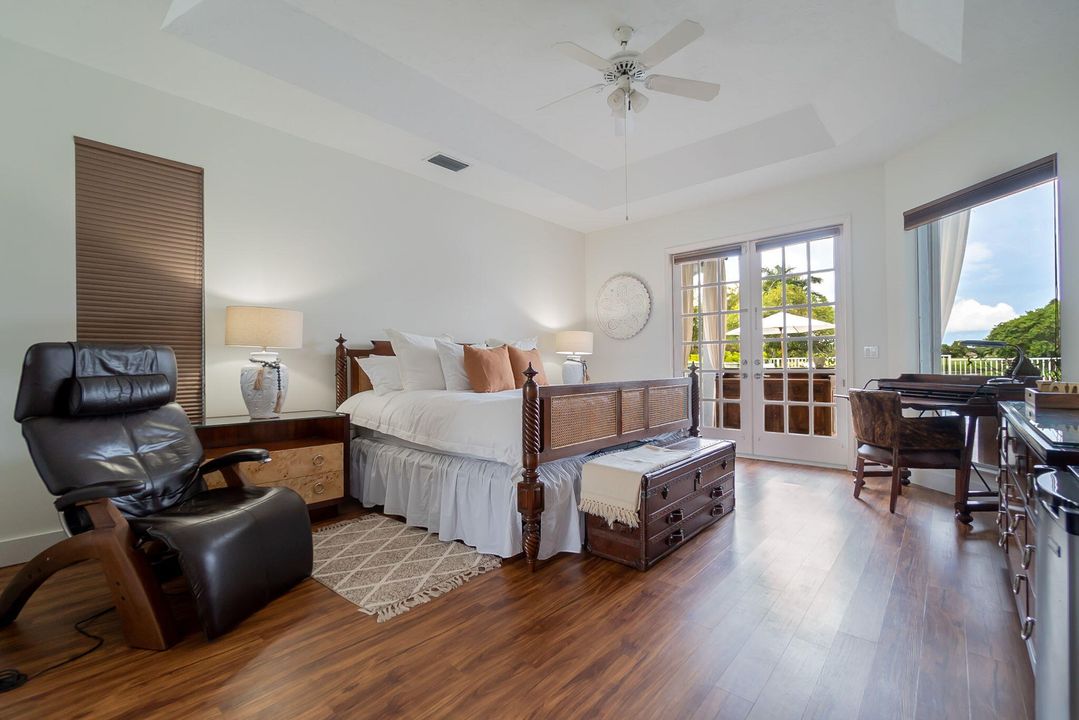 合同活跃: $17,000 (4 贝兹, 3 浴室, 2696 平方英尺)