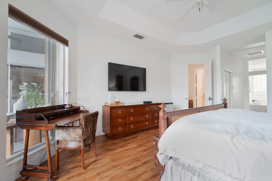 合同活跃: $17,000 (4 贝兹, 3 浴室, 2696 平方英尺)