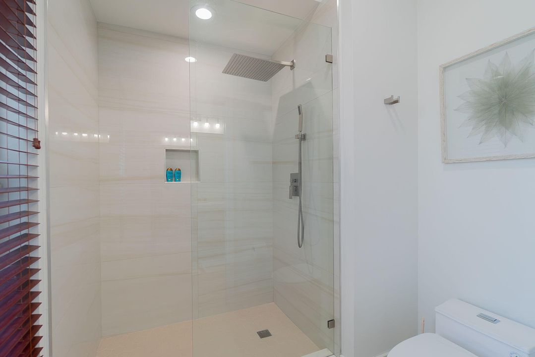 合同活跃: $17,000 (4 贝兹, 3 浴室, 2696 平方英尺)