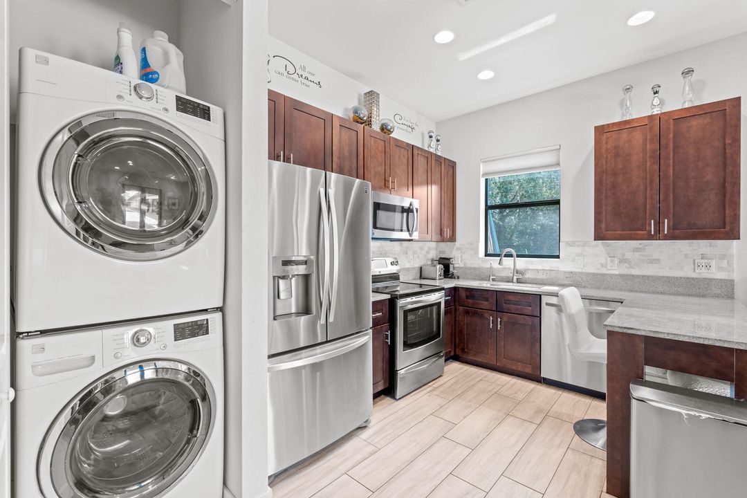 For Sale: $8,500,000 (9 beds, 10 baths, 8814 Square Feet)