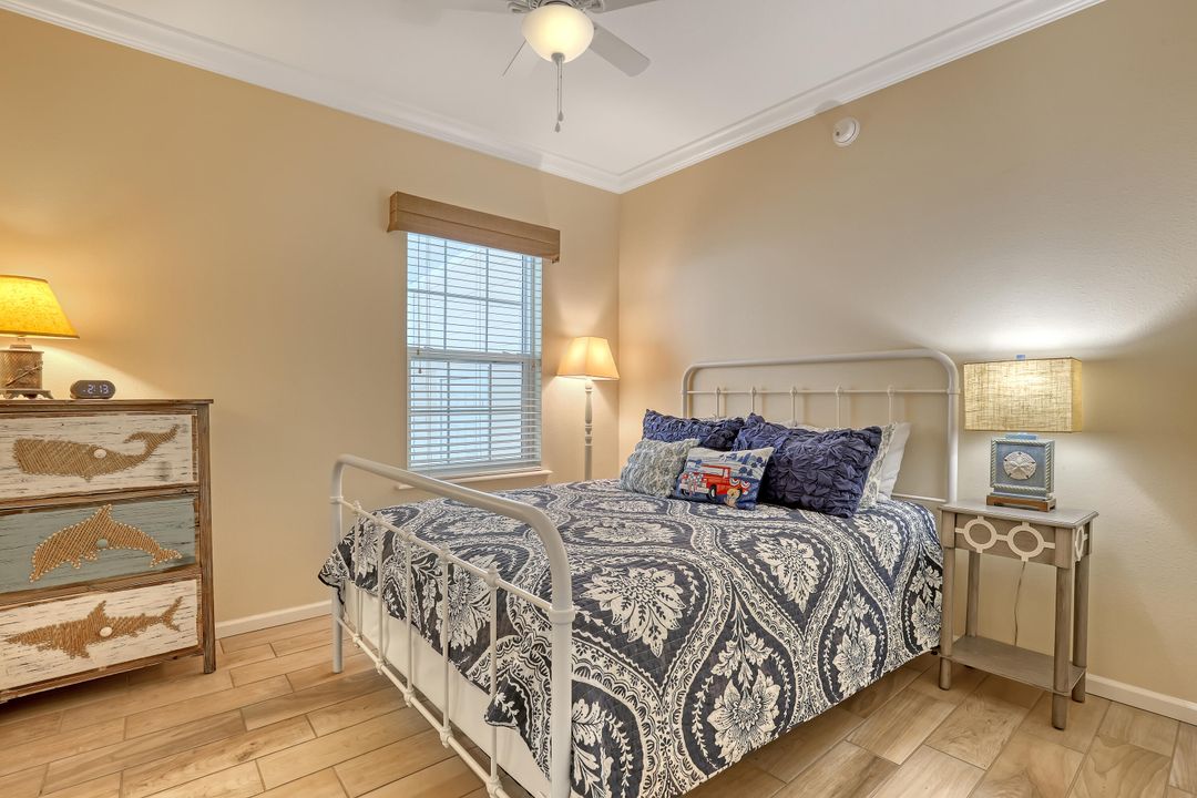 For Sale: $284,900 (2 beds, 2 baths, 1100 Square Feet)