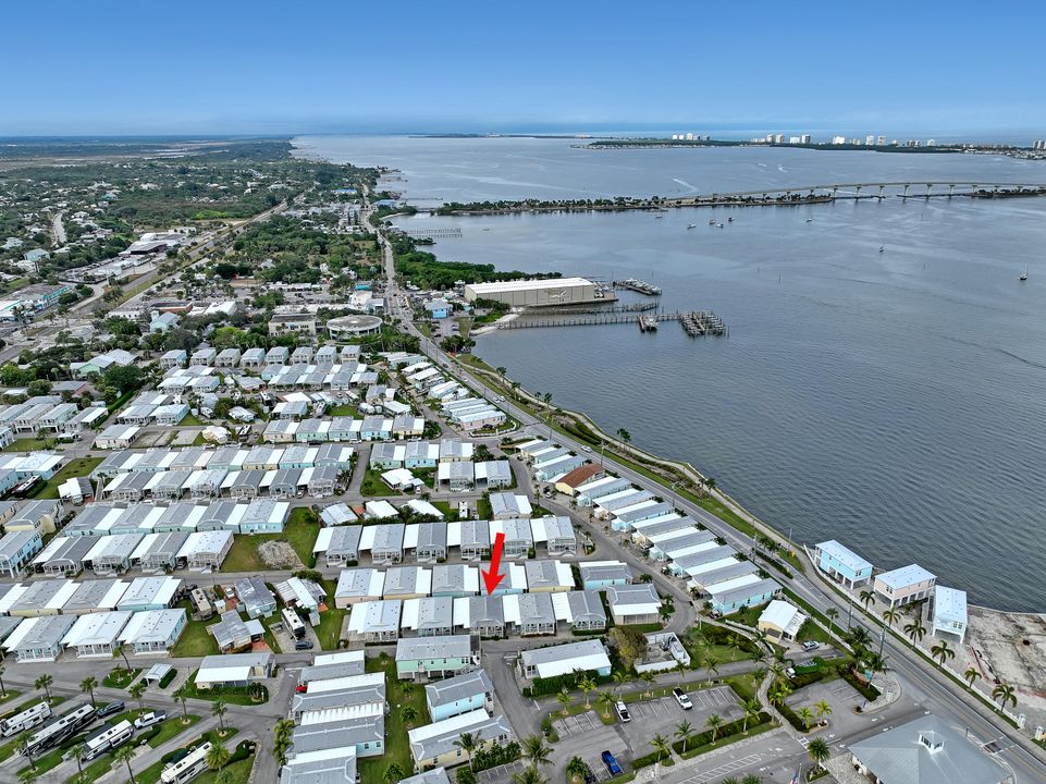 For Sale: $284,900 (2 beds, 2 baths, 1100 Square Feet)