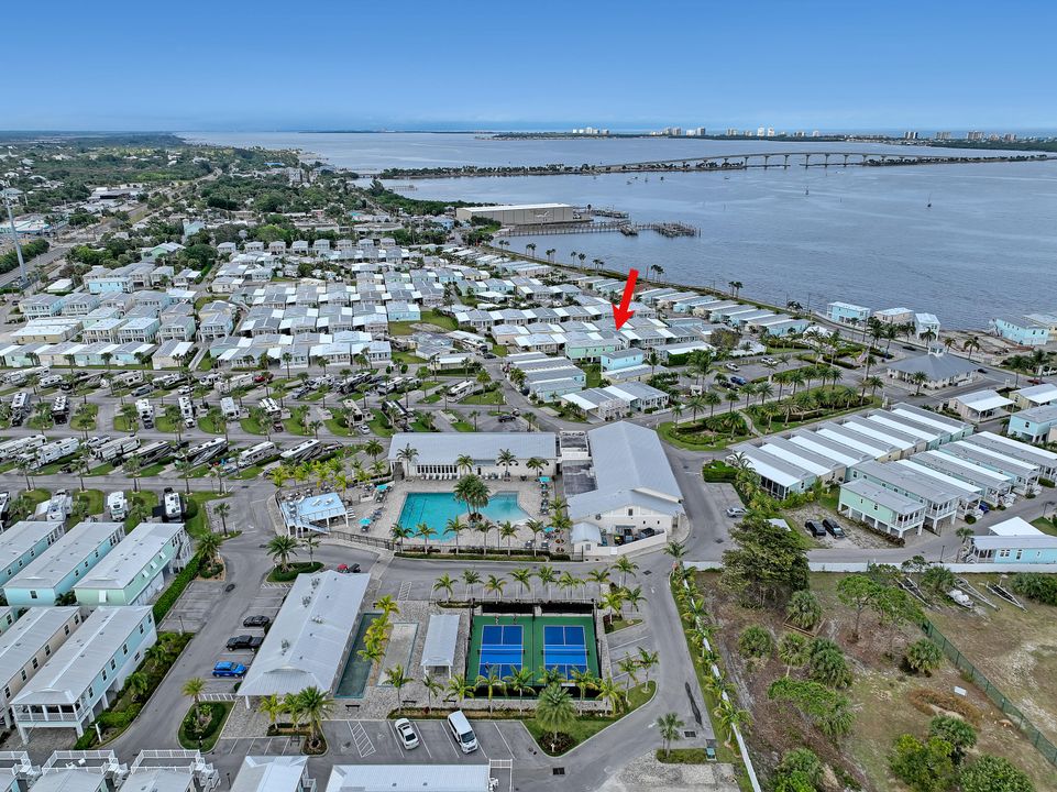 For Sale: $284,900 (2 beds, 2 baths, 1100 Square Feet)