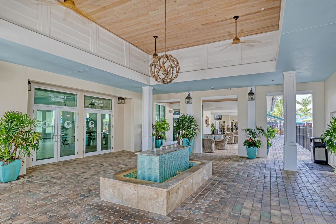 For Sale: $284,900 (2 beds, 2 baths, 1100 Square Feet)