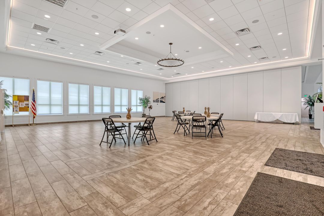 For Sale: $284,900 (2 beds, 2 baths, 1100 Square Feet)