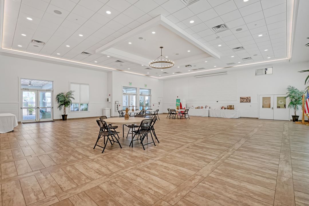 For Sale: $284,900 (2 beds, 2 baths, 1100 Square Feet)