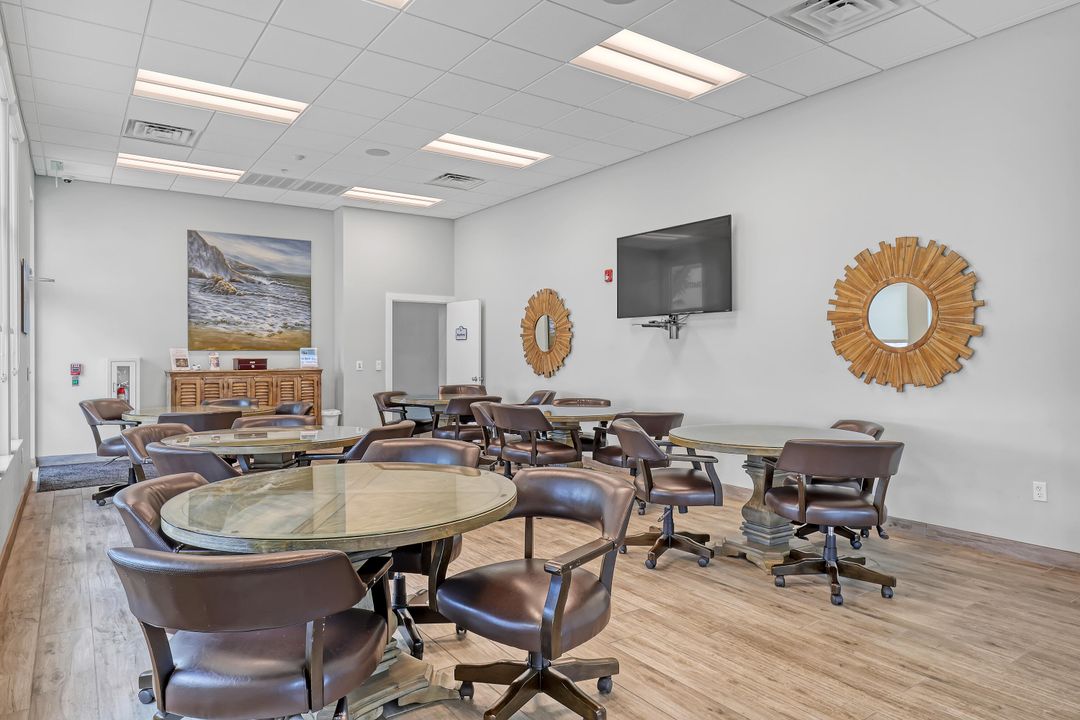 For Sale: $284,900 (2 beds, 2 baths, 1100 Square Feet)