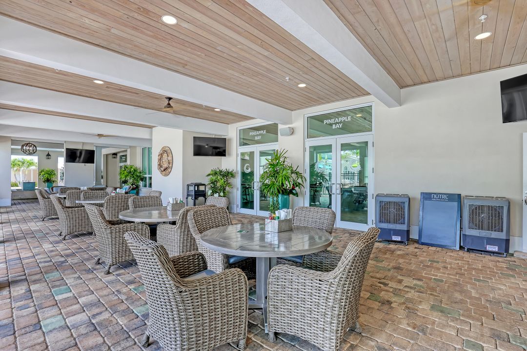 For Sale: $284,900 (2 beds, 2 baths, 1100 Square Feet)