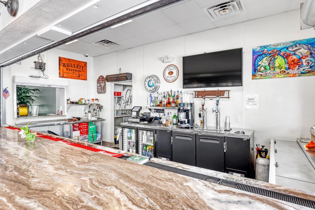 For Sale: $284,900 (2 beds, 2 baths, 1100 Square Feet)