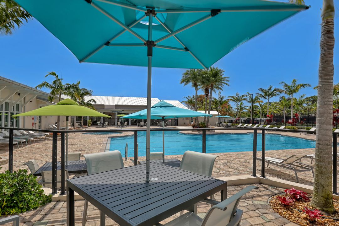 For Sale: $284,900 (2 beds, 2 baths, 1100 Square Feet)