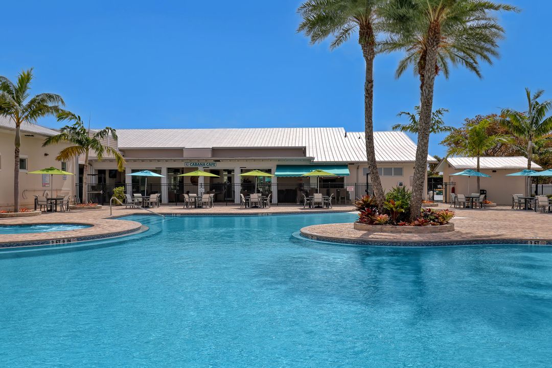 For Sale: $284,900 (2 beds, 2 baths, 1100 Square Feet)