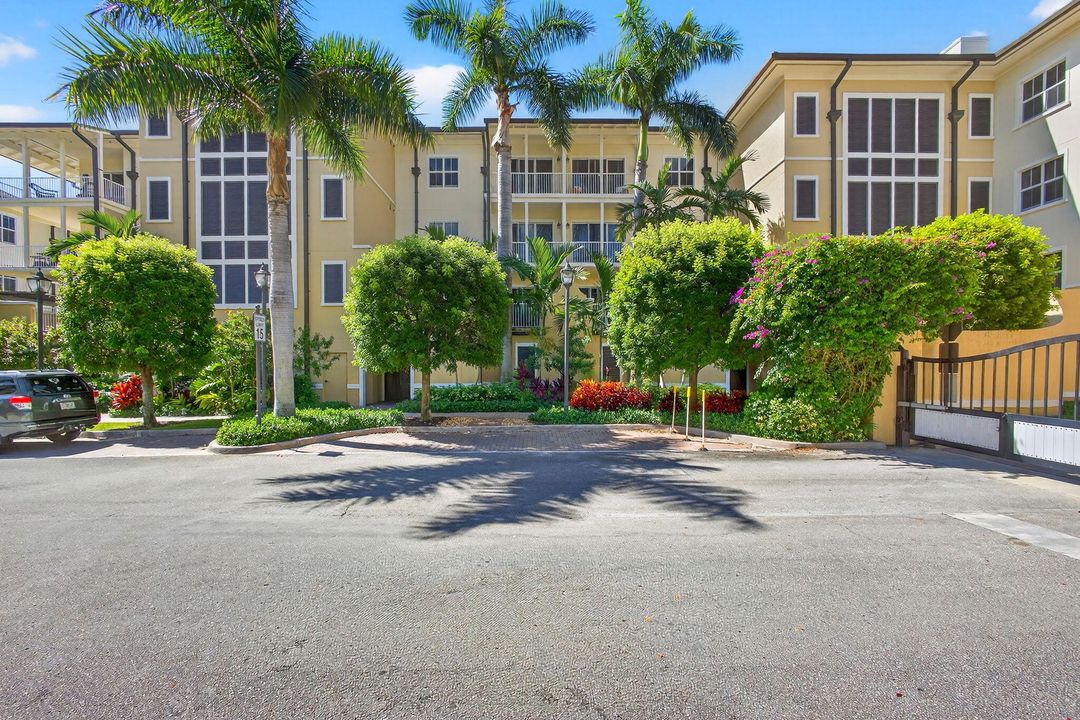 Active With Contract: $595,000 (2 beds, 2 baths, 1980 Square Feet)