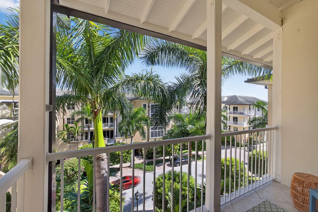 Active With Contract: $595,000 (2 beds, 2 baths, 1980 Square Feet)