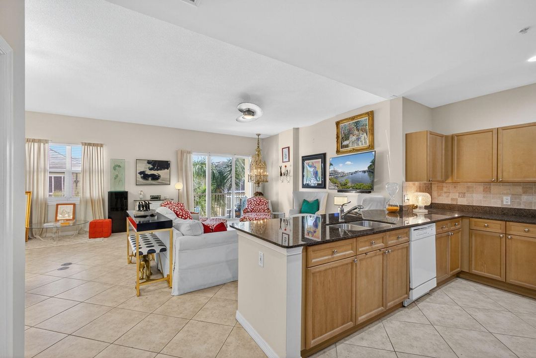 Active With Contract: $595,000 (2 beds, 2 baths, 1980 Square Feet)