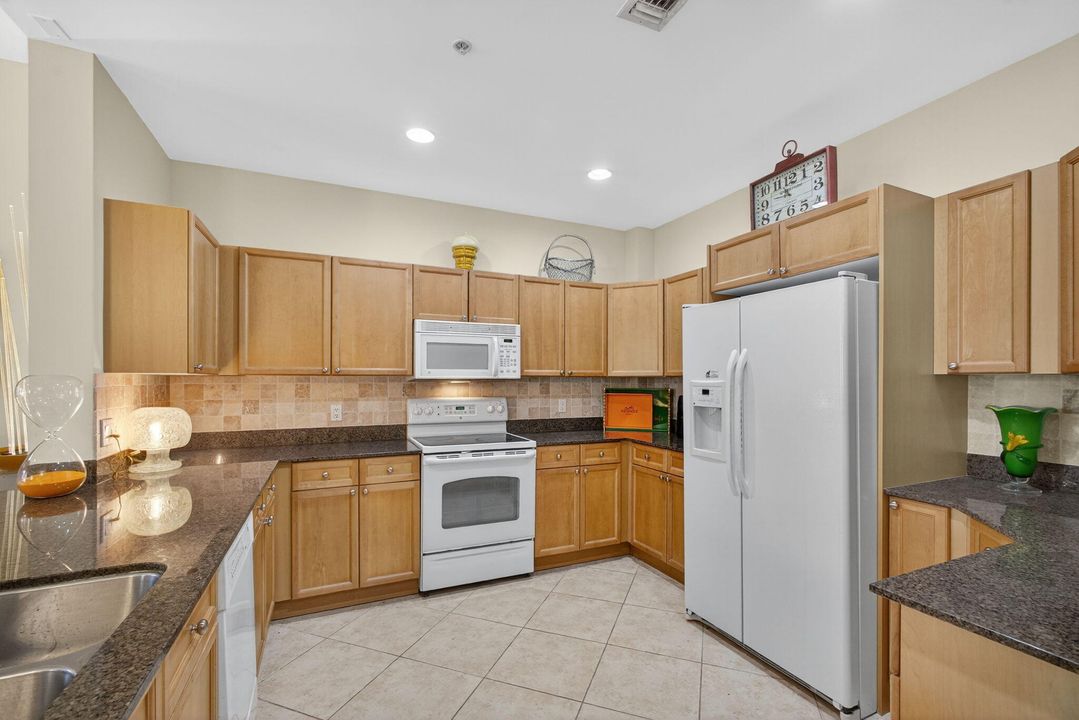 Active With Contract: $595,000 (2 beds, 2 baths, 1980 Square Feet)