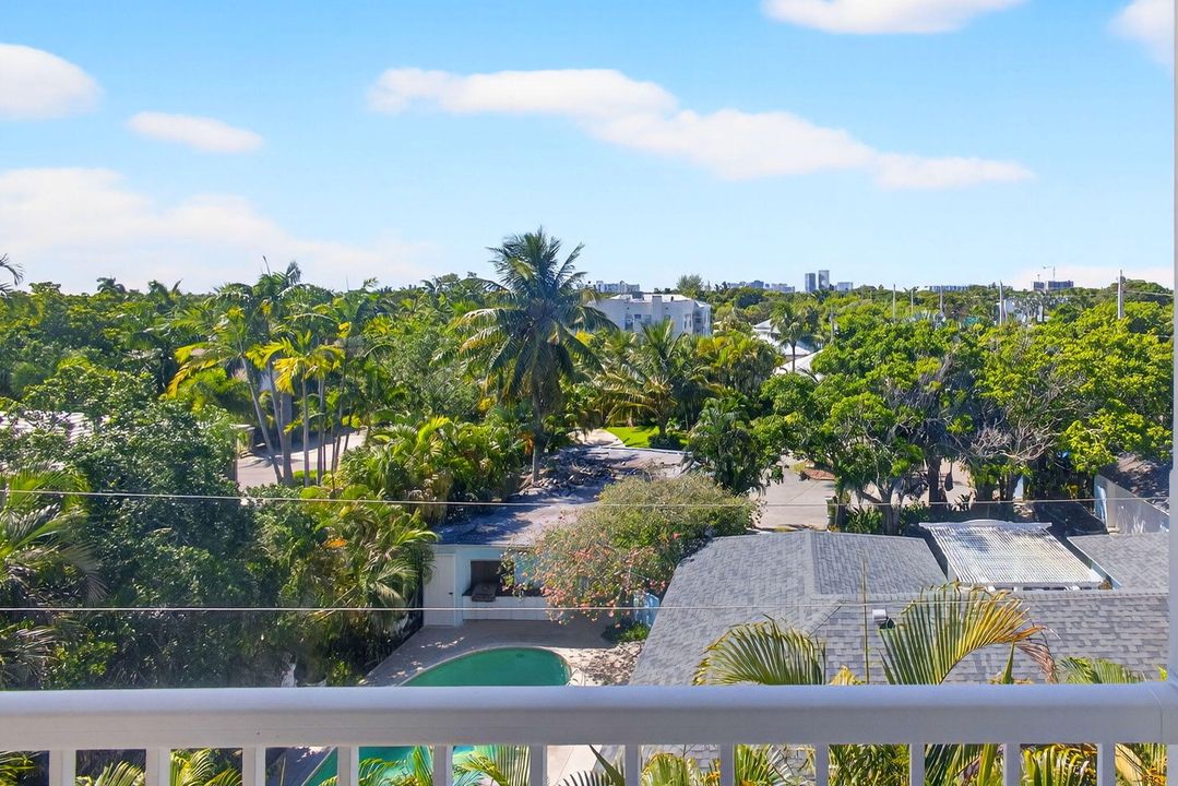 Active With Contract: $595,000 (2 beds, 2 baths, 1980 Square Feet)