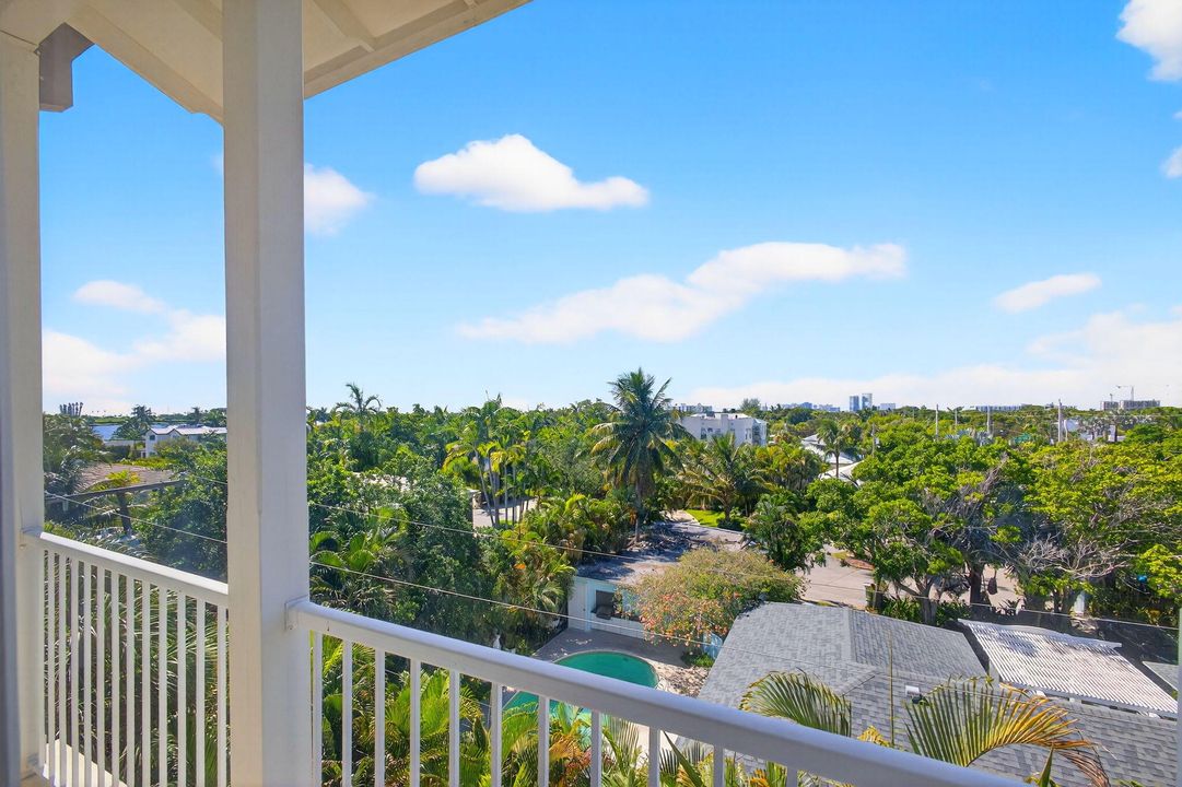 Active With Contract: $595,000 (2 beds, 2 baths, 1980 Square Feet)