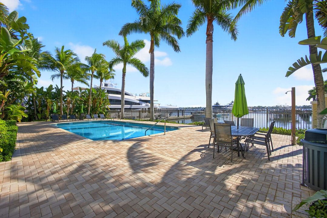 Active With Contract: $595,000 (2 beds, 2 baths, 1980 Square Feet)