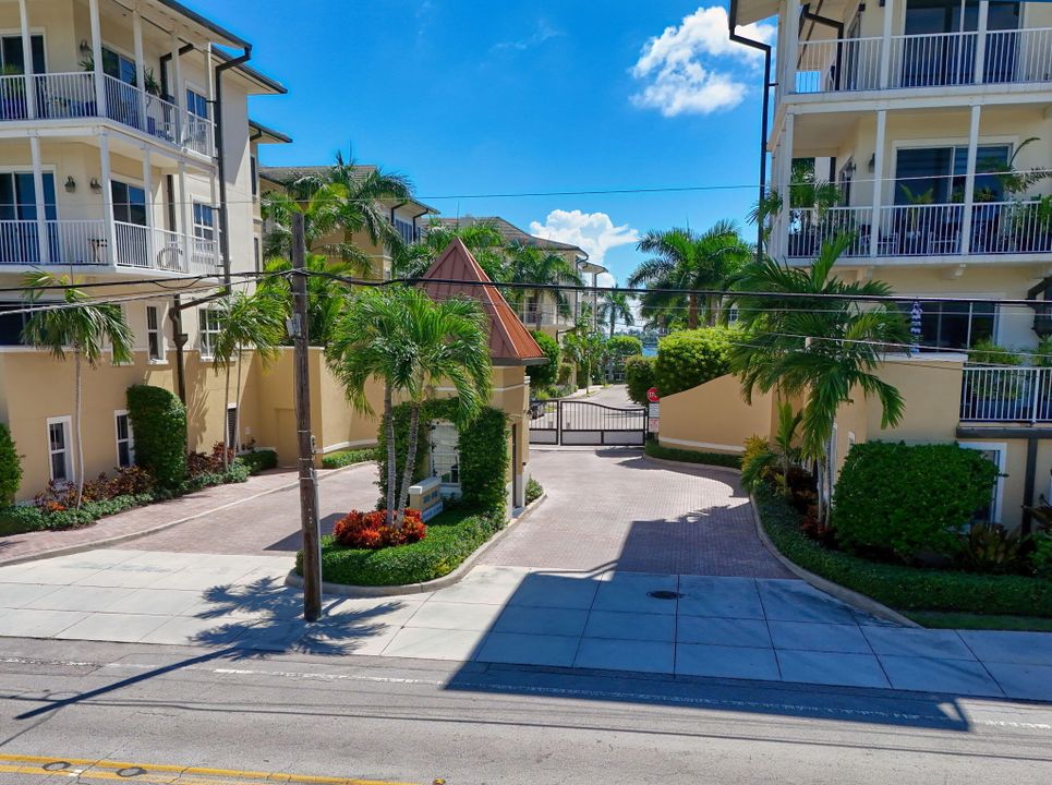 Active With Contract: $595,000 (2 beds, 2 baths, 1980 Square Feet)