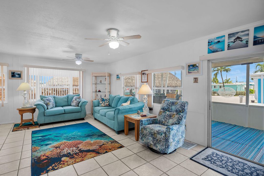 На продажу: $275,000 (3 спален, 2 ванн, 1250 Квадратных фут)