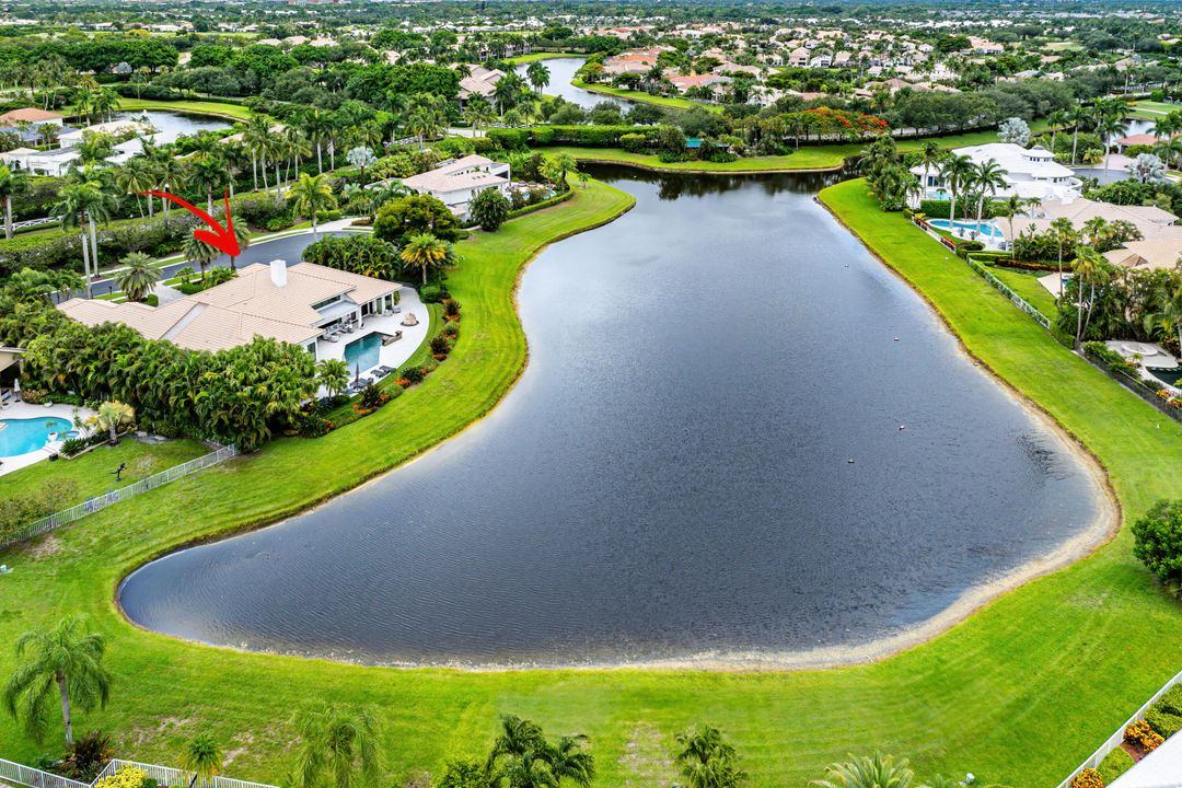 Recently Sold: $4,799,000 (5 beds, 6 baths, 5813 Square Feet)