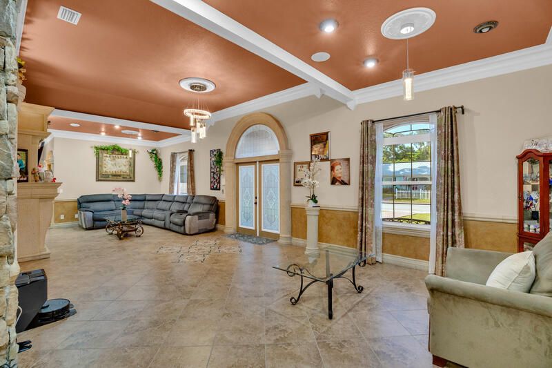 待售: $699,000 (6 贝兹, 4 浴室, 4065 平方英尺)