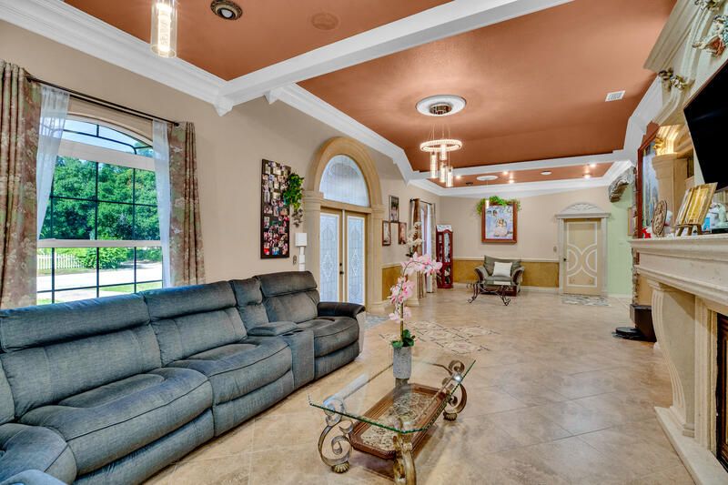 待售: $699,000 (6 贝兹, 4 浴室, 4065 平方英尺)