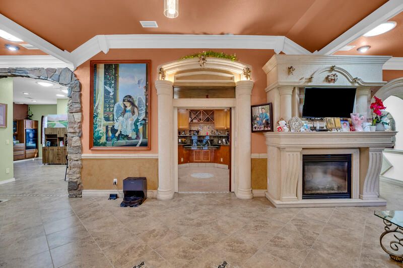 待售: $699,000 (6 贝兹, 4 浴室, 4065 平方英尺)