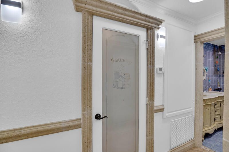 待售: $699,000 (6 贝兹, 4 浴室, 4065 平方英尺)