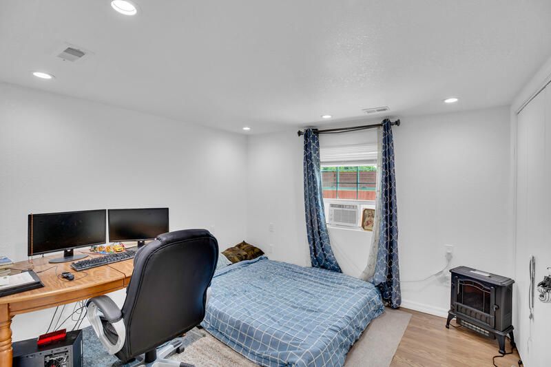 待售: $699,000 (6 贝兹, 4 浴室, 4065 平方英尺)