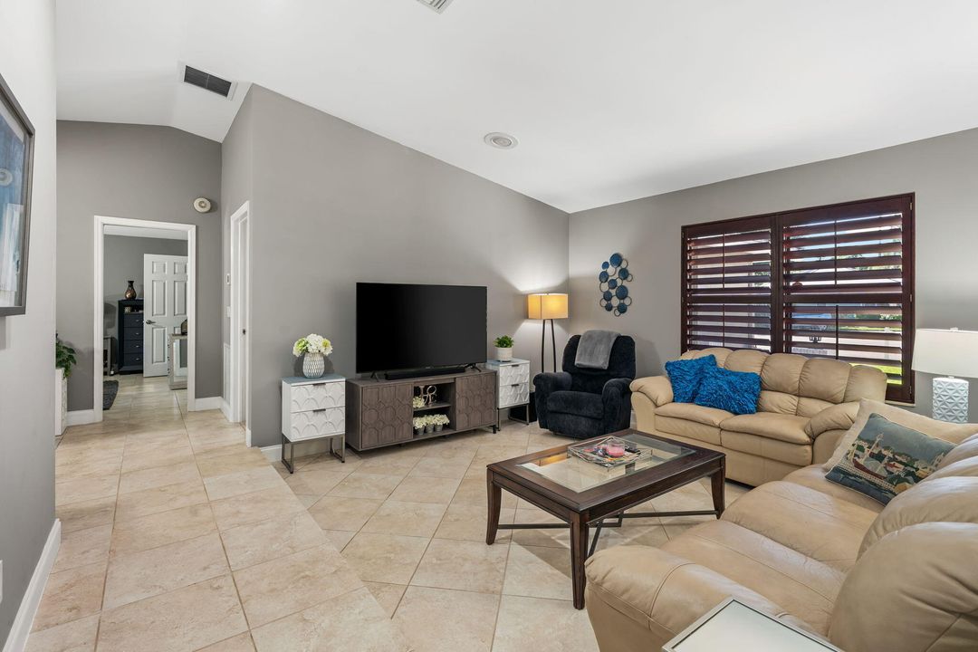 Activo con contrato: $6,650 (3 camas, 2 baños, 1721 Pies cuadrados)