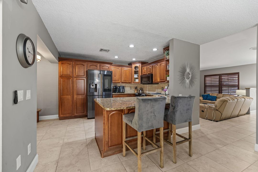 Activo con contrato: $6,650 (3 camas, 2 baños, 1721 Pies cuadrados)