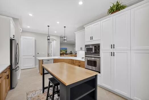 出租: $13,000 (2 贝兹, 2 浴室, 2396 平方英尺)