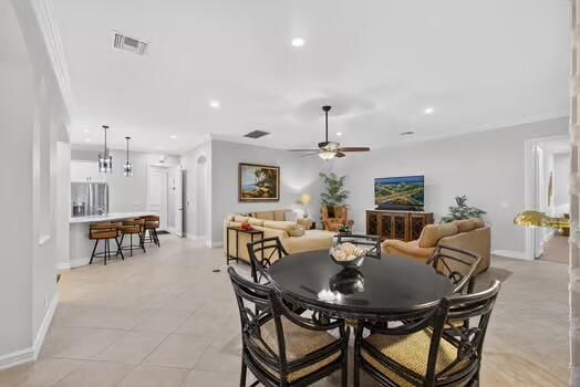 出租: $13,000 (2 贝兹, 2 浴室, 2396 平方英尺)